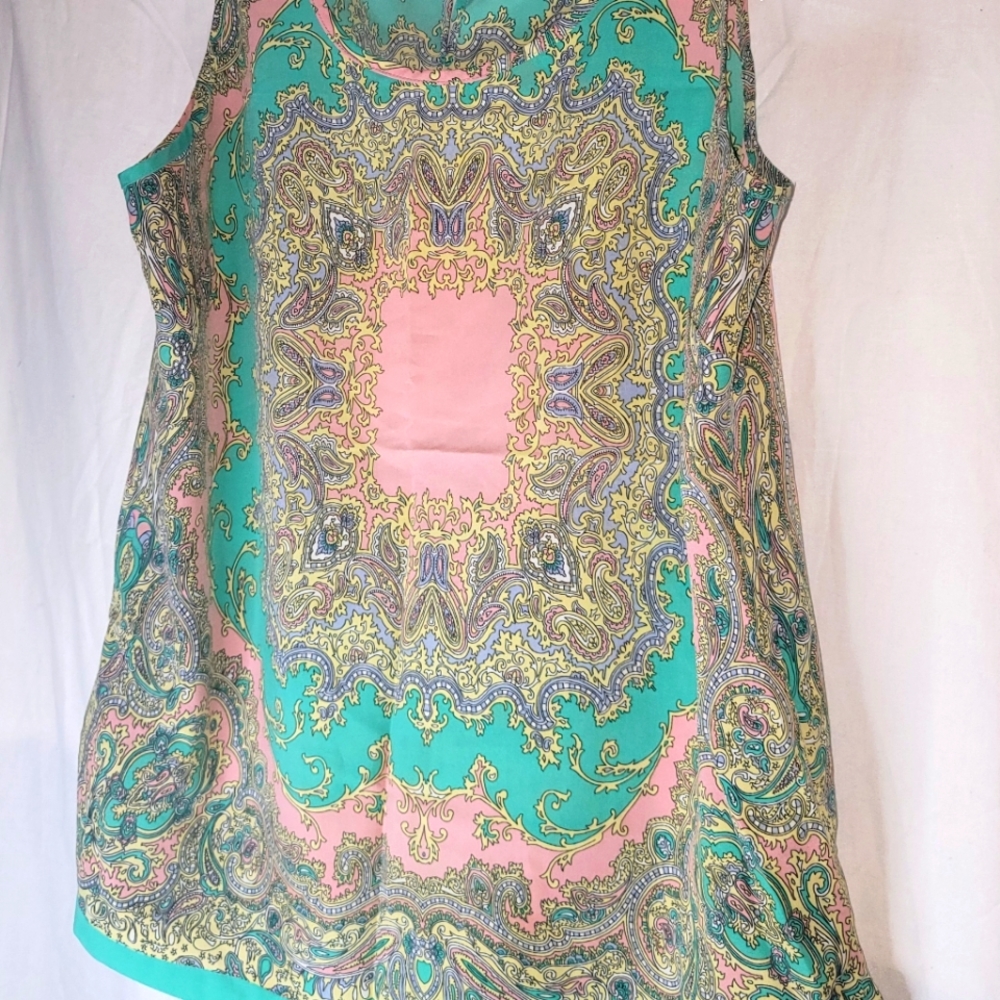 WD.NY blouse...colorful blouse size L
good condition